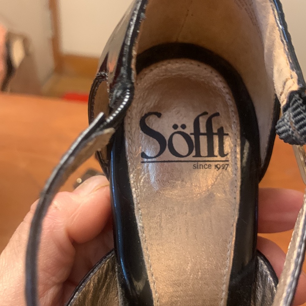 SOFFT BLACK PATENT LEATHER PLATFORM CAGE GLADIATOR SANDALS GOLD STUDS - Picture 10 of 16